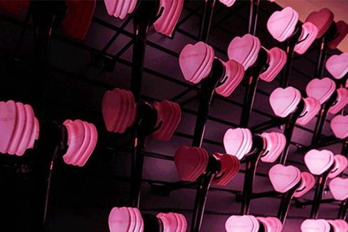 Đắt nhất 1,3 triệu đồng/chiếc, fan cuồng săn lùng 'búa hồng' BlackPink