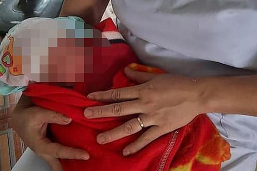 Vụ bỏ rơi bé sơ sinh dưới chân cầu, người mẹ trẻ đến xin nhận lại con