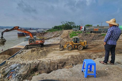Chủ tịch tỉnh Phú Thọ yêu cầu kiểm tra bến cảng 'chui' ven sông Lô