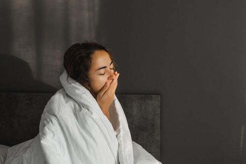 Vì sao một số người dù ngủ đủ giấc vẫn luôn thức dậy trong tình trạng uể oải?