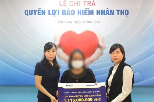 MVI Life trả hơn 1,1 tỷ đồng quyền lợi bảo hiểm cho khách hàng ở Bắc Giang