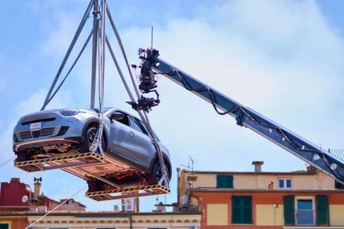 Fiat nhúng cả xe ô tô điện vào thùng sơn và tuyên bố 'khai tử' màu ghi xám