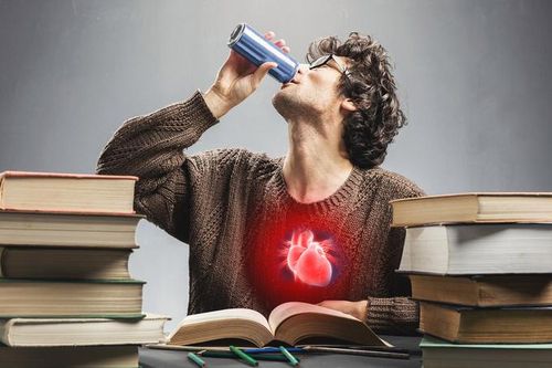 Nước tăng lực ảnh hưởng đến sức khỏe thế nào?