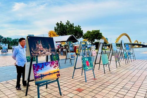 Triển lãm ảnh gây quỹ cho bệnh nhân ung thư tại Đà Nẵng