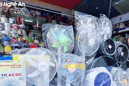 Sau khan hàng sốt giá, quạt tích điện rơi vào cảnh ế ẩm