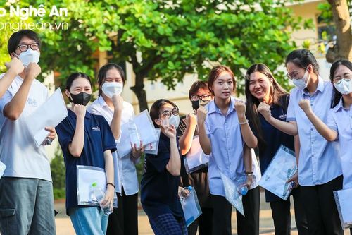 Những hình ảnh đáng nhớ trong ngày đầu tiên của kỳ thi THPT Quốc gia