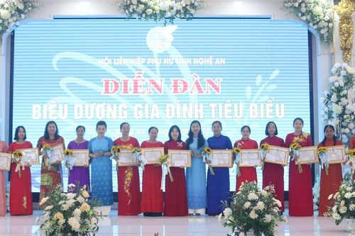 Dấu ấn của phụ nữ Nghệ An trong xây dựng gia đình 'No ấm, tiến bộ, hạnh phúc, văn minh'