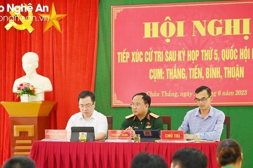 Đại biểu Quốc hội tiếp xúc cử tri tại huyện Quỳ Châu