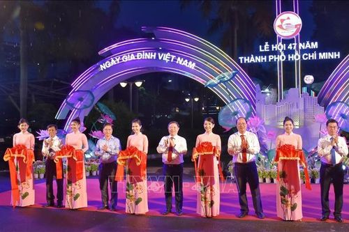 Lễ kỷ niệm 325 năm thành lập thành phố Sài Gòn - Thành phố Hồ Chí Minh