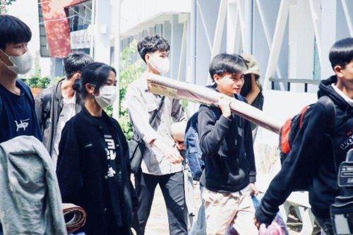 Đồng Nai: Thuê xe đưa học sinh đi thi tốt nghiệp THPT