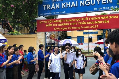 Đề thi môn Toán không dễ có nhiều điểm 10