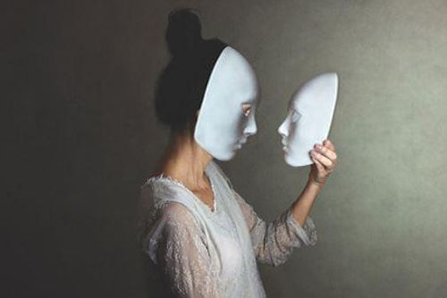 Người sống giả tạo, hai mặt mở miệng là nói 3 câu này, dù thân thiết đến mấy cũng phải cắt đứt