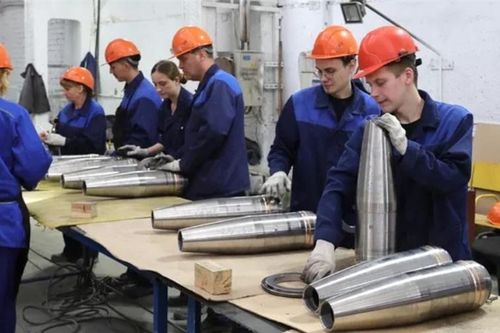 Hình ảnh hiếm quy trình sản xuất vũ khí được Moscow tiết lộ
