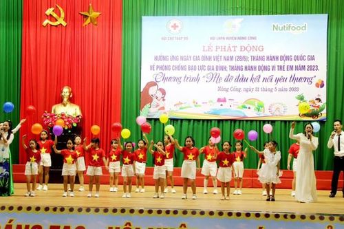 Thanh Hóa: Kết nạp 28 hội viên danh dự trong ngày Gia đình Việt Nam
