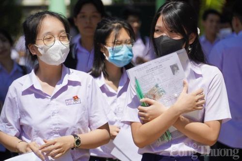 Khánh Hòa: Kết thúc môn thi Ngữ Văn, thí sinh 'thở phào' vì đề vừa sức