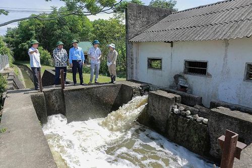 Sử dụng điện tiết kiệm, an toàn, hiệu quả: Cần cộng đồng trách nhiệm! (Bài 3): 'Canh nước' cho vụ mùa