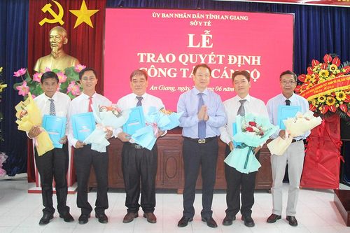 Sở Y tế An Giang trao quyết định công tác cán bộ và bàn giao bộ máy tổ chức Bệnh viện Đa khoa Y dược cổ truyền- Phục hồi chức năng tỉnh