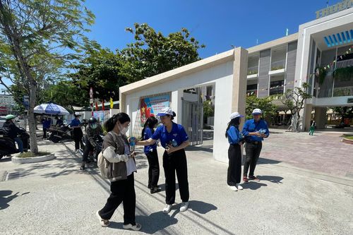 Nỗ lực tiếp sức thí sinh thi tốt nghiệp