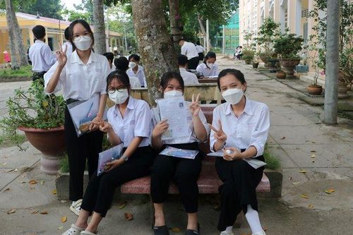 Thí sinh phấn khởi với bài thi môn Ngữ văn
