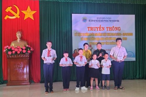 Bộ Chỉ huy Bộ đội Biên phòng tỉnh: Truyền thông kỷ niệm Ngày Gia đình Việt Nam và trao thưởng cho học sinh giỏi