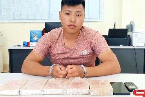 Bắt giữ đối tượng mua bán trái phép 5 bánh hê-rô-in