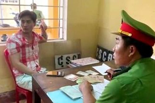 Tạm giữ hình sự đối tượng mua hơn 12 triệu đồng ma túy