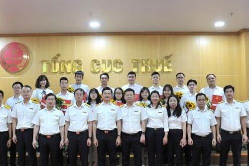 Tổng cục Thuế trao quyết định tuyển dụng 16 công chức từ nguồn sinh viên xuất sắc