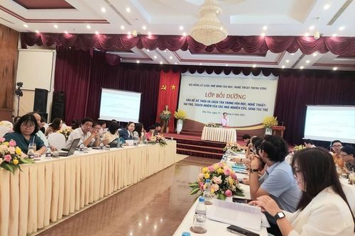 Cách tân trong văn học và nhiệm vụ bảo tồn giá trị văn hóa truyền thống