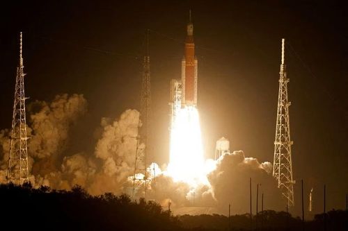 NASA có thể bắt đầu khai khoáng trên Mặt trăng trong thập kỷ tới