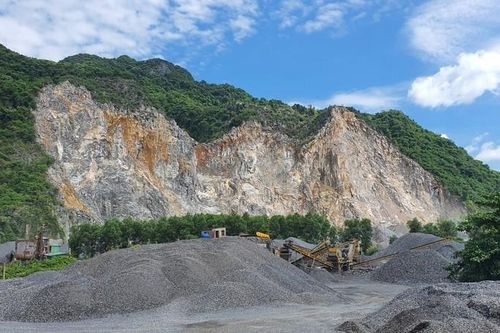 Quảng Bình: Nam thanh niên rơi xuống vách núi đá tử vong