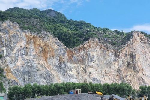 Rơi từ vách đá, một công nhân tử vong