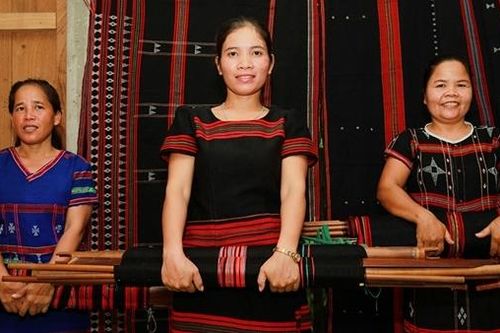 Đồng bào thiểu số ở Pire vươn lên từ nghèo khó