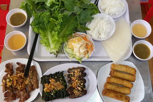 Ghé quán bò lá lốt được Michelin đề xuất, khách nước ngoài 'săn lùng'