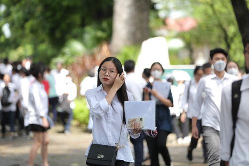Thí sinh than đề Toán tăng độ khó, dự đoán phổ điểm 6 - 7