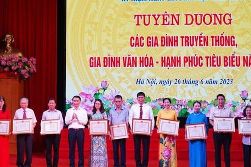 Thắp sáng lửa yêu thương trong mỗi gia đình