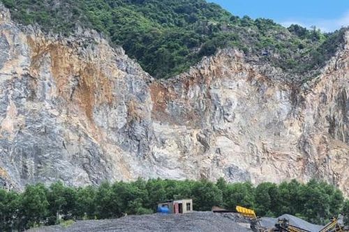 Rơi từ vách đá, một công nhân tử vong thương tâm