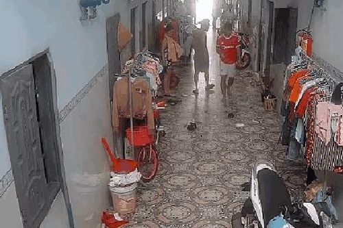 Cục sạc dự phòng phát nổ khiến nhiều người khiếp vía