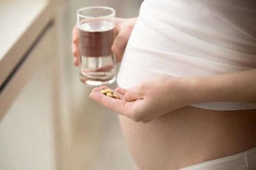 Cường giáp ảnh hưởng đến thai kỳ như thế nào và lưu ý khi dùng thuốc