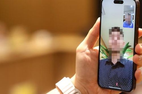 Cụ bà suýt mất 500 triệu đồng qua cuộc gọi video của 'em gái Deepfake'
