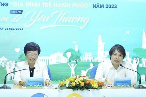 'Chạm để yêu thương' lan tỏa giá trị hạnh phúc gia đình trẻ