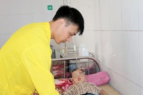 Con hay bị nôn trớ thi thoảng đau bụng cha mẹ cảnh giác với u nang hạch mạc treo