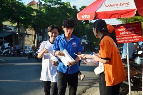 Quảng Nam: Nhắc nhở một cán bộ sử dụng điện thoại trong điểm thi