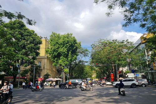 Quản lý, sử dụng hè phố ra sao cho phù hợp với đô thị Hà Nội?