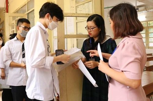 Tốt nghiệp THPT: Thí sinh bước vào ngày thi thứ hai