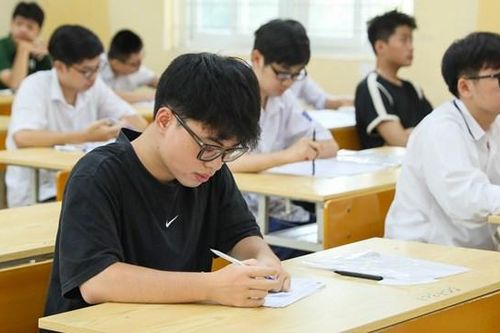 Giáo viên lo học sinh 'khó cân bằng được cảm xúc' với môn Ngữ văn