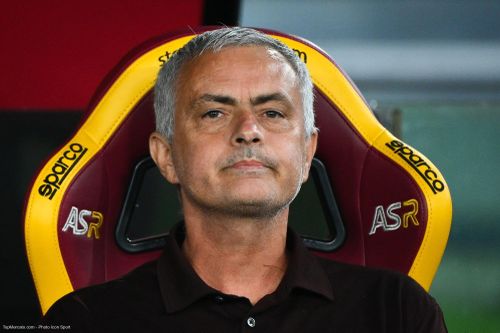 Mourinho nhận thêm đòn trừng phạt từ Serie A