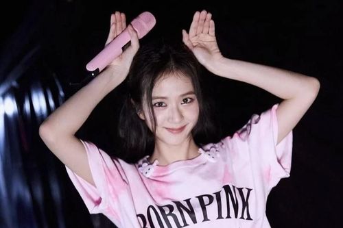 Mũ, áo merchandise BlackPink có gì