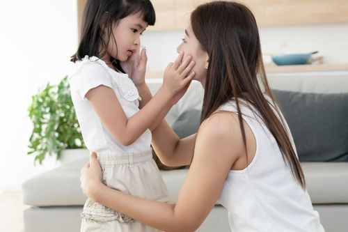 6 điều cần làm để trẻ không tổn thương tinh thần khi bố mẹ ly hôn