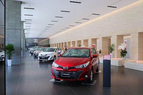 Cận tháng 7 âm lịch, nhiều đại lý ôtô vẫn ế ẩm