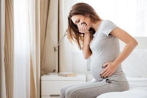 Lý giải việc người ốm nghén nặng, người không
